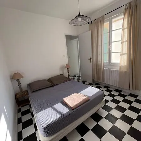 Appartement Superbe Logement Avec Jardin Privatif Hyères