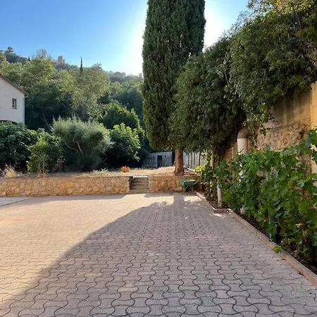 Superbe Logement Avec Jardin Privatif